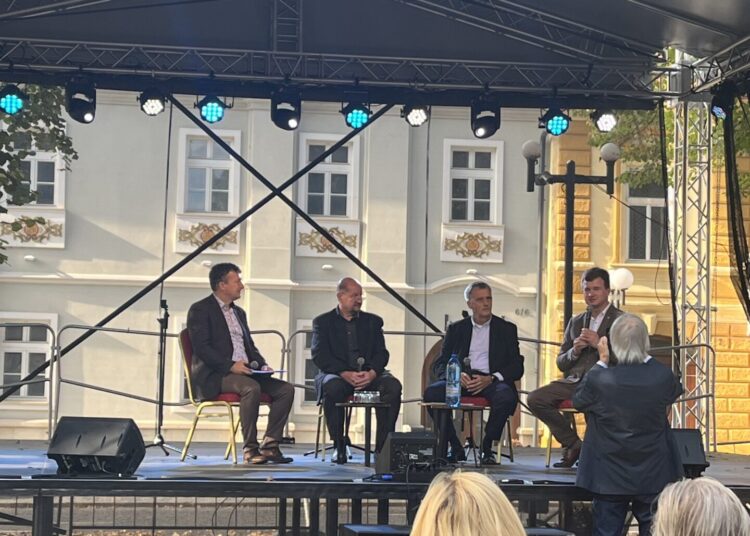 debata_skm